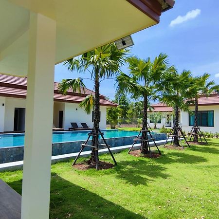 Isan Golf & Adventure Hotel Удон-Тхани Экстерьер фото