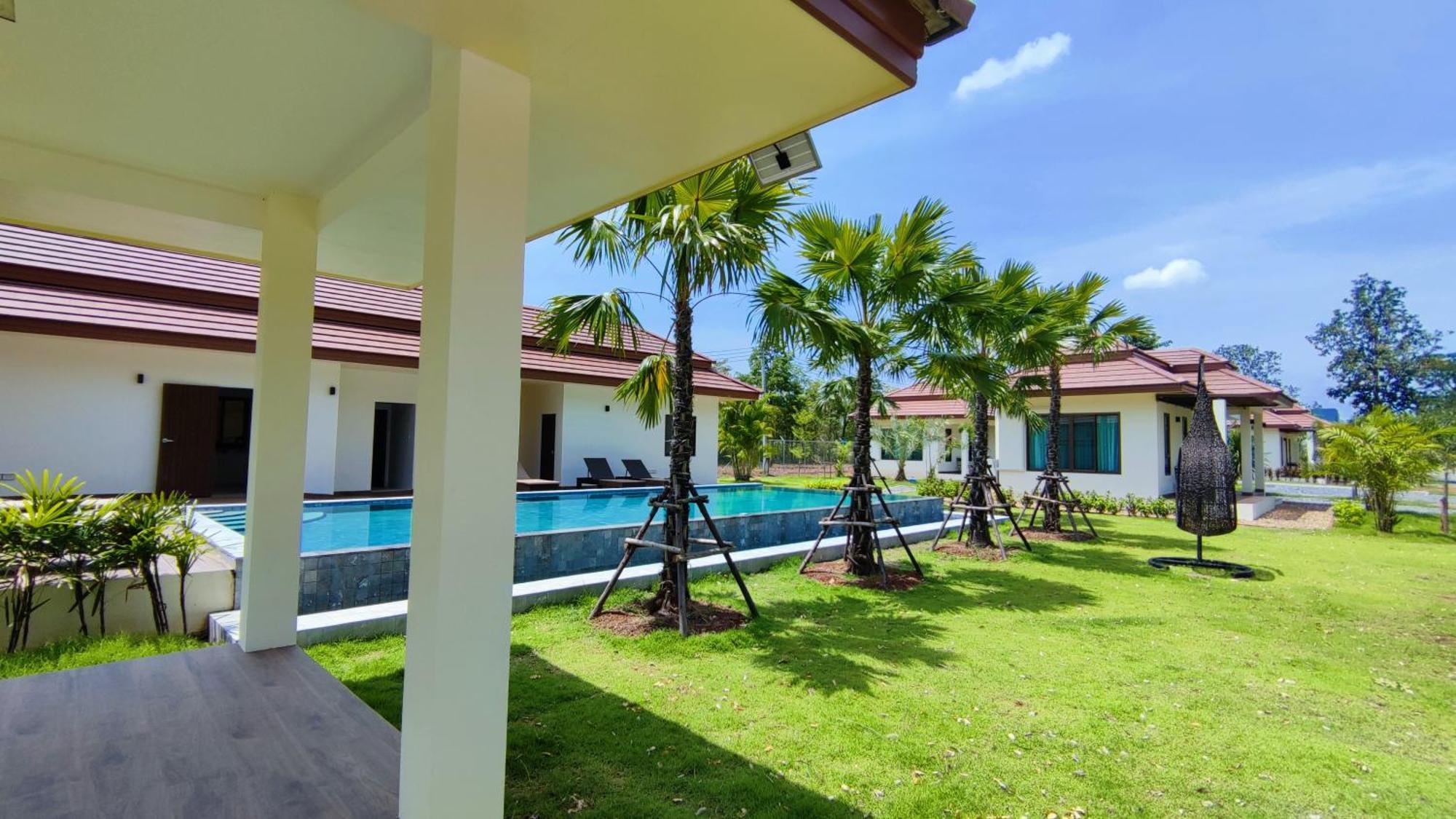 Isan Golf & Adventure Hotel Удон-Тхани Экстерьер фото