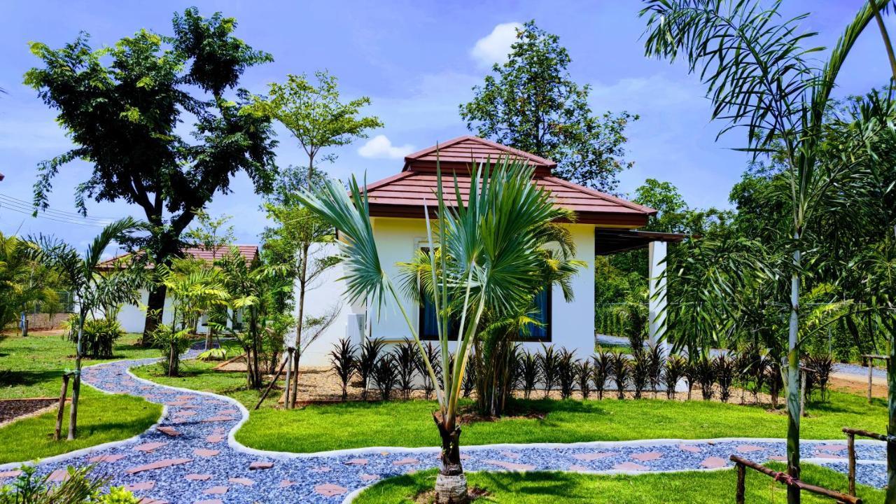 Isan Golf & Adventure Hotel Удон-Тхани Экстерьер фото