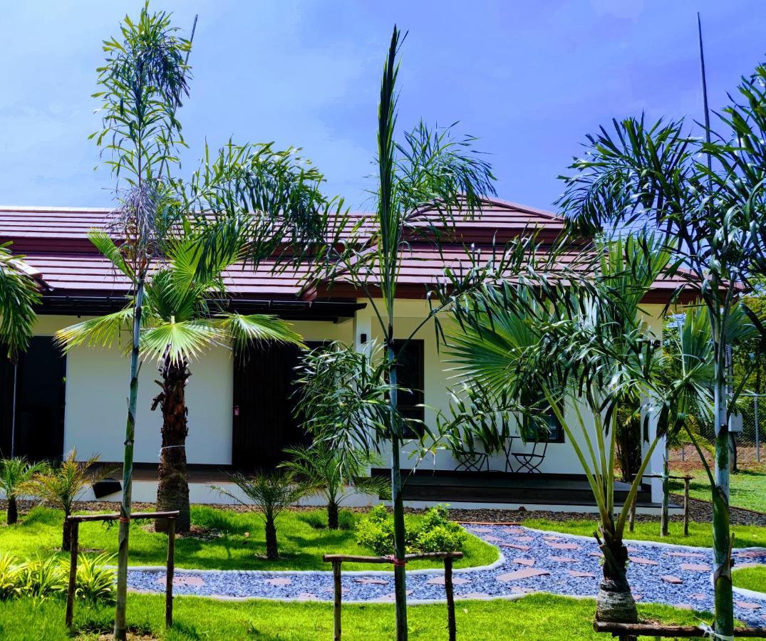 Isan Golf & Adventure Hotel Удон-Тхани Экстерьер фото