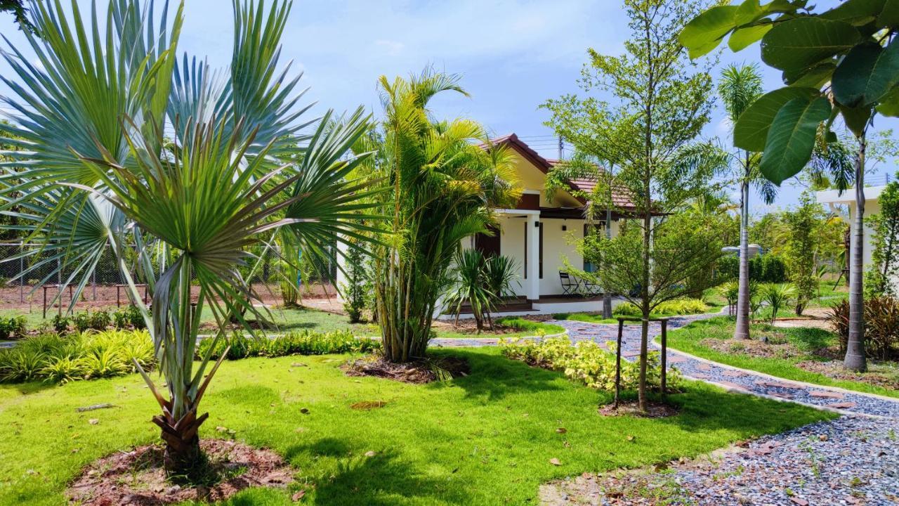 Isan Golf & Adventure Hotel Удон-Тхани Экстерьер фото