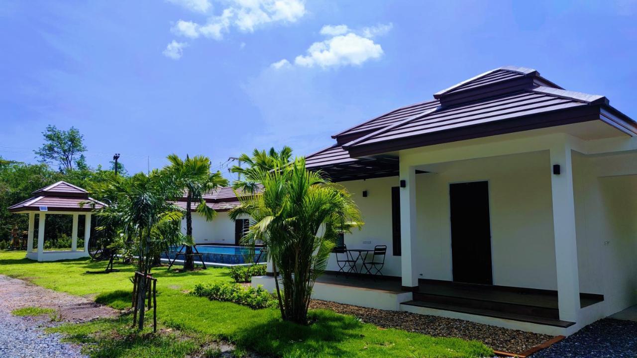Isan Golf & Adventure Hotel Удон-Тхани Экстерьер фото
