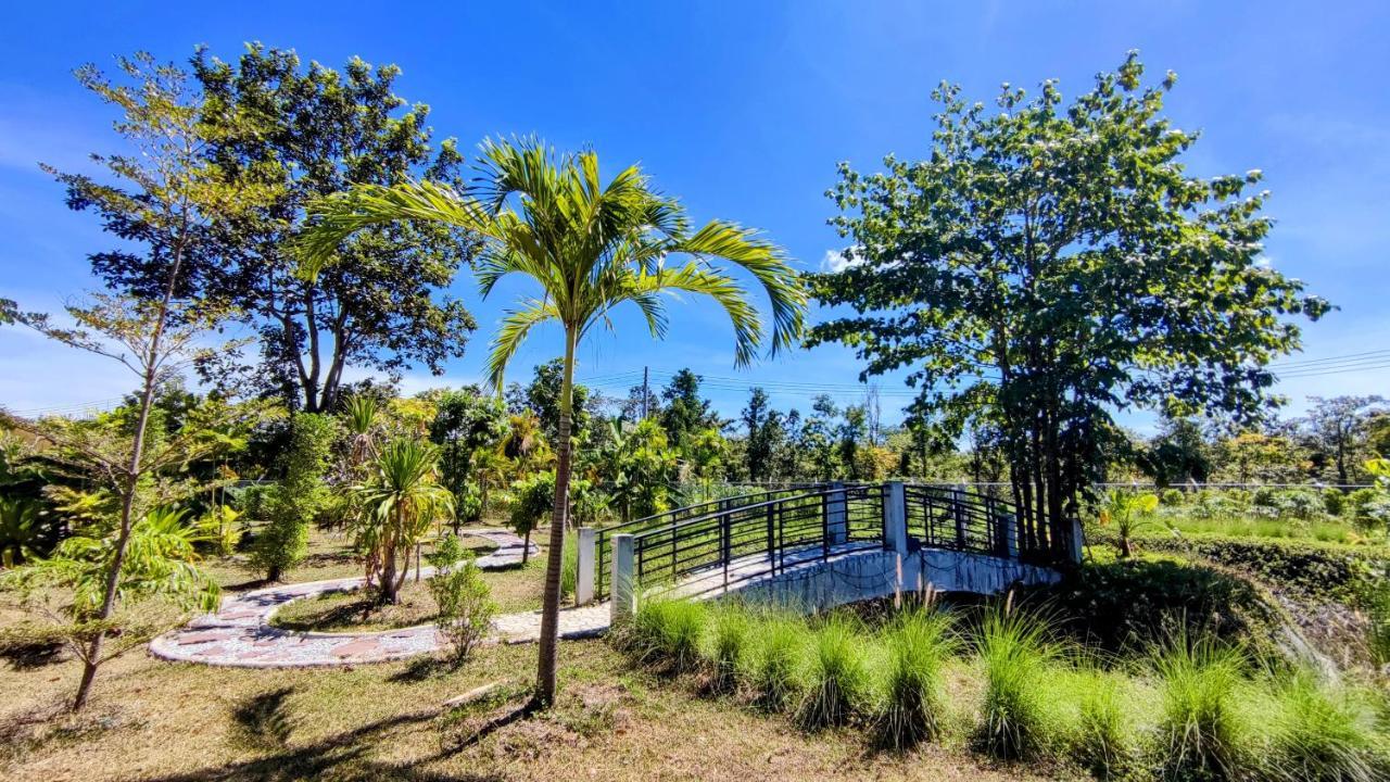 Isan Golf & Adventure Hotel Удон-Тхани Экстерьер фото