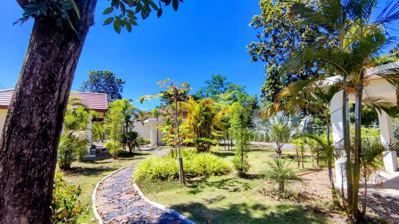 Isan Golf & Adventure Hotel Удон-Тхани Экстерьер фото