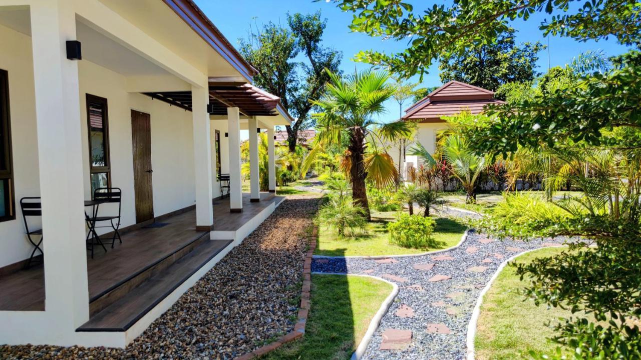 Isan Golf & Adventure Hotel Удон-Тхани Экстерьер фото